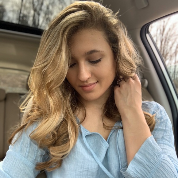 Meet your Posher, Kayley - Picture 1 of 1